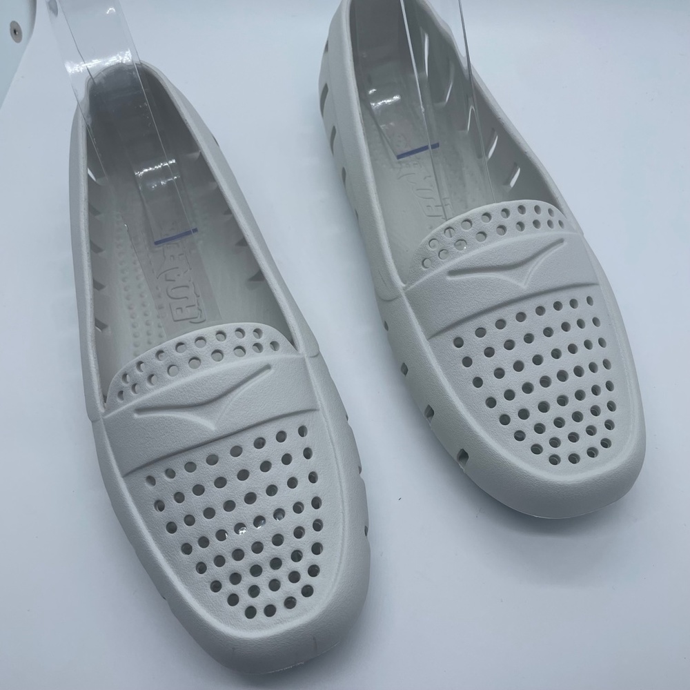 Floafers Posh Driver Women's Water Shoes White lightweight Driving Indoors. Sz.7